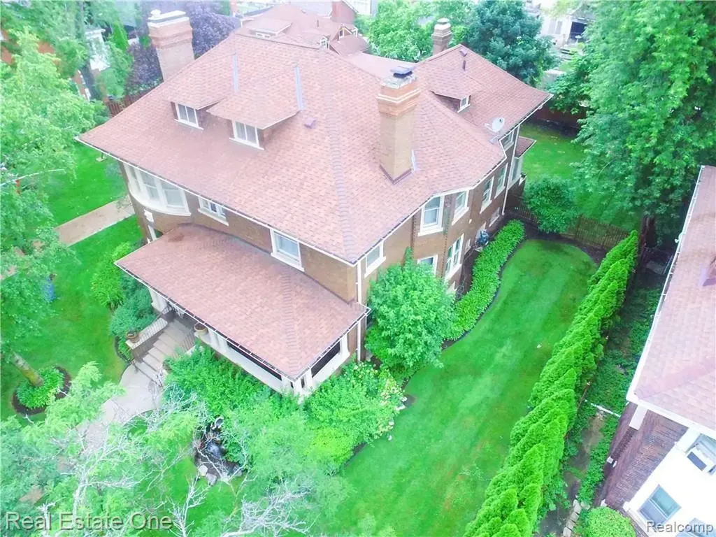 90 Edison Street Detroit City MI 48202