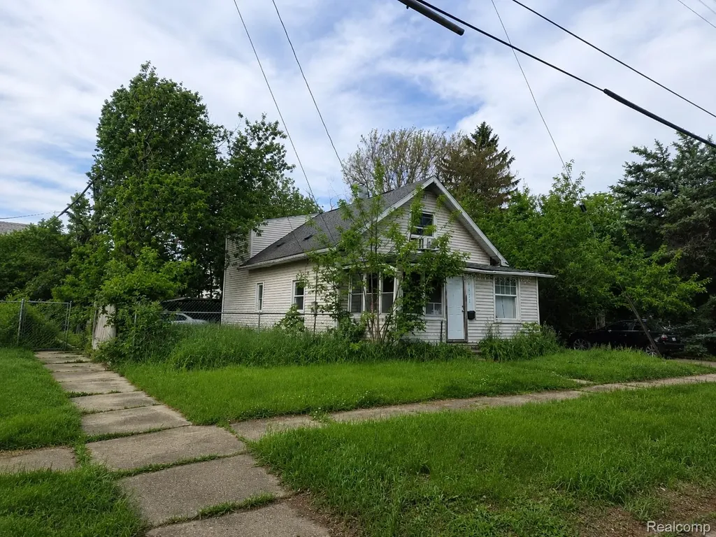 2201 Oklahoma Avenue Flint City MI 48506