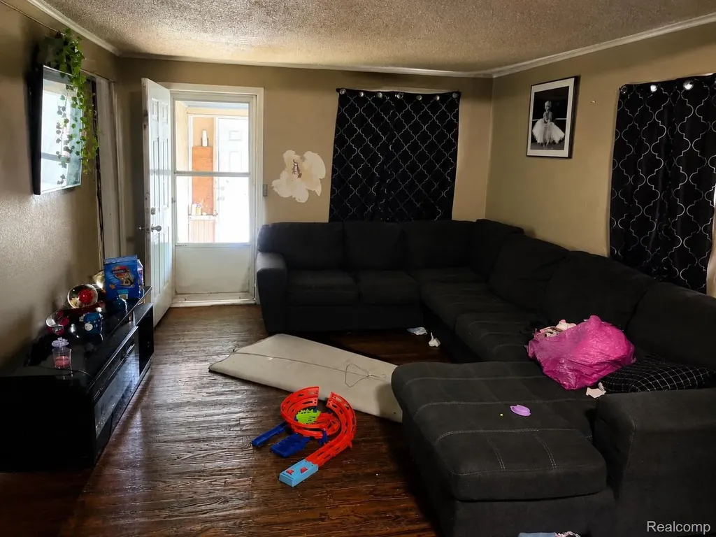 2201 Oklahoma Avenue Flint City MI 48506