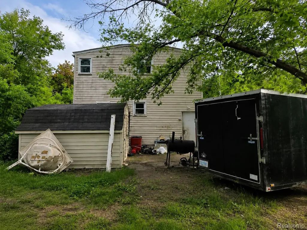 2201 Oklahoma Avenue Flint City MI 48506