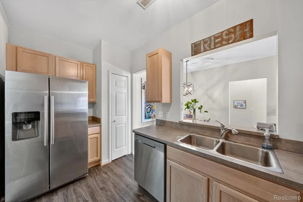 12106 Addington Drive Commerce Charter Township MI 48390