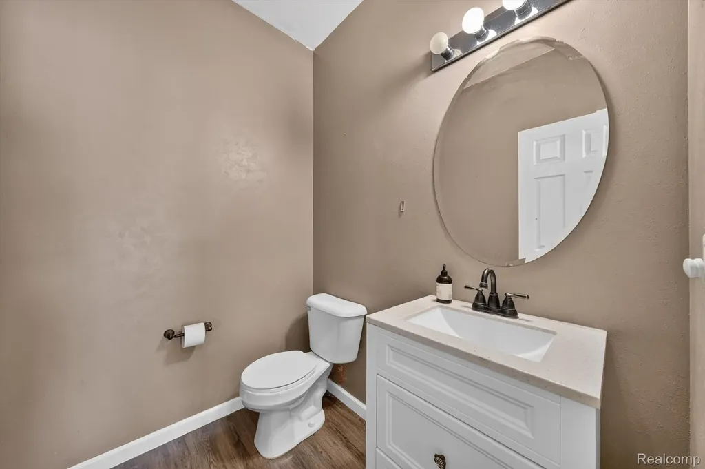 12106 Addington Drive Commerce Charter Township MI 48390