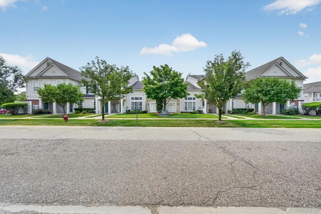 12106 Addington Drive Commerce Charter Township MI 48390