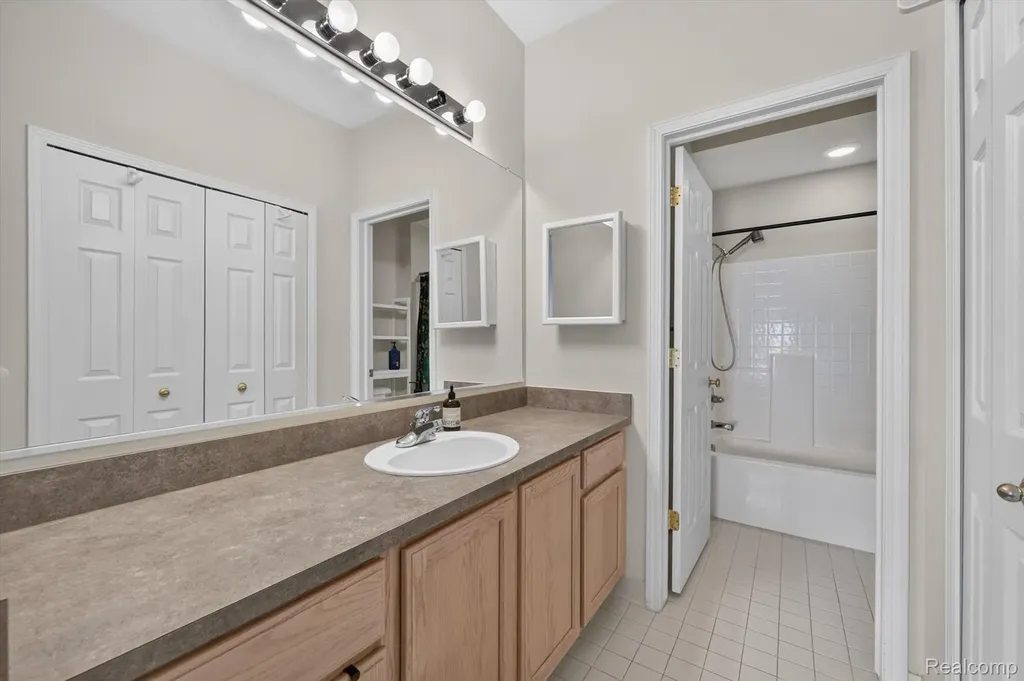 12106 Addington Drive Commerce Charter Township MI 48390