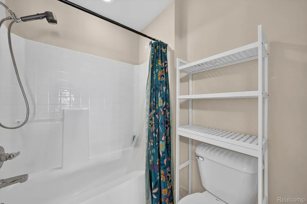 12106 Addington Drive Commerce Charter Township MI 48390
