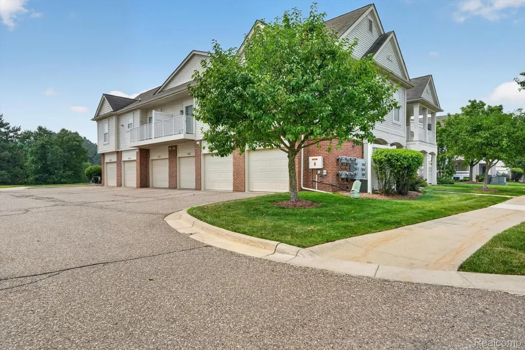 12106 Addington Drive Commerce Charter Township MI 48390