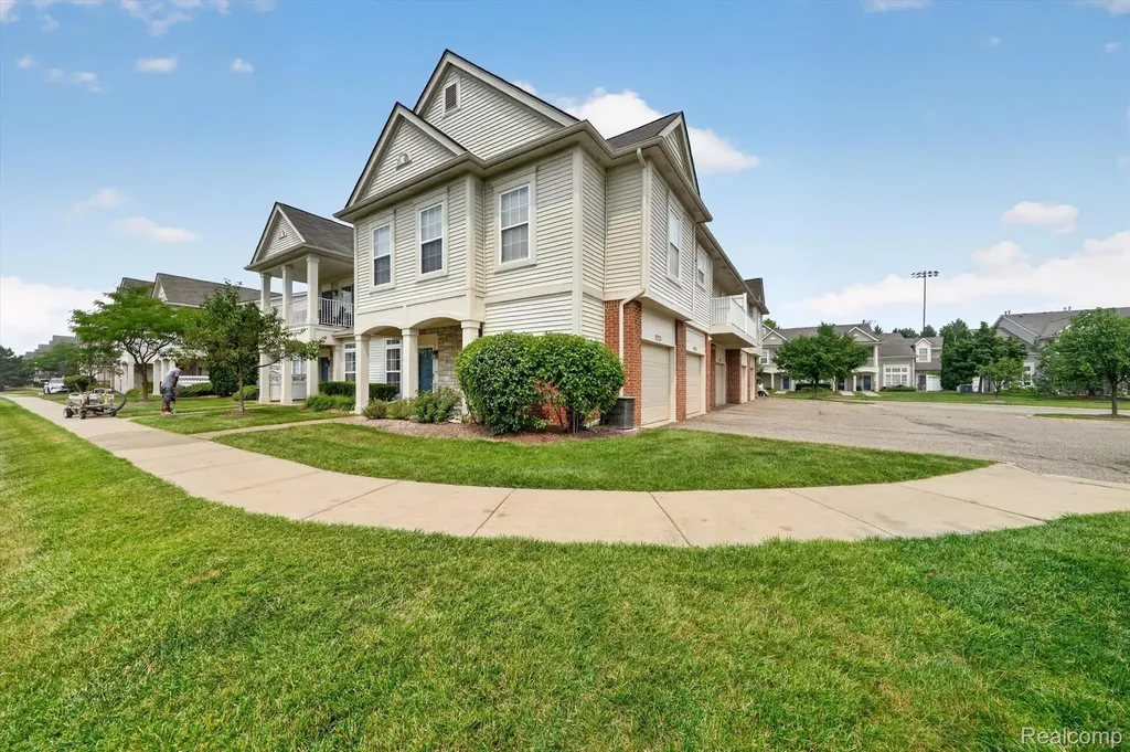 12106 Addington Drive Commerce Charter Township MI 48390