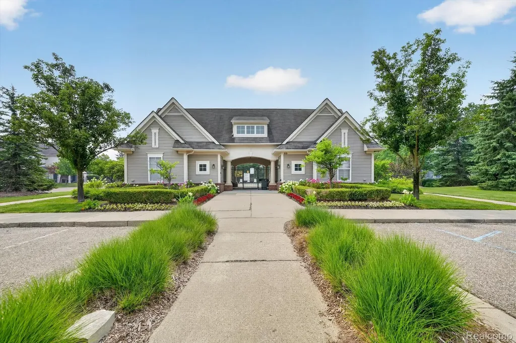 12106 Addington Drive Commerce Charter Township MI 48390