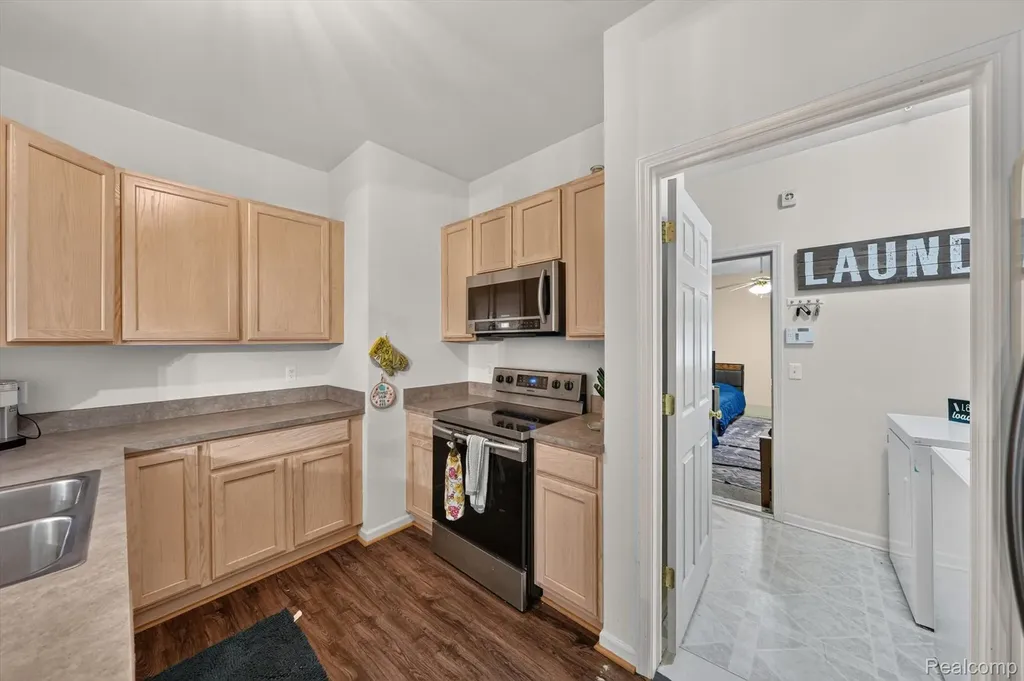 12106 Addington Drive Commerce Charter Township MI 48390