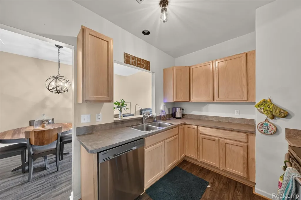12106 Addington Drive Commerce Charter Township MI 48390