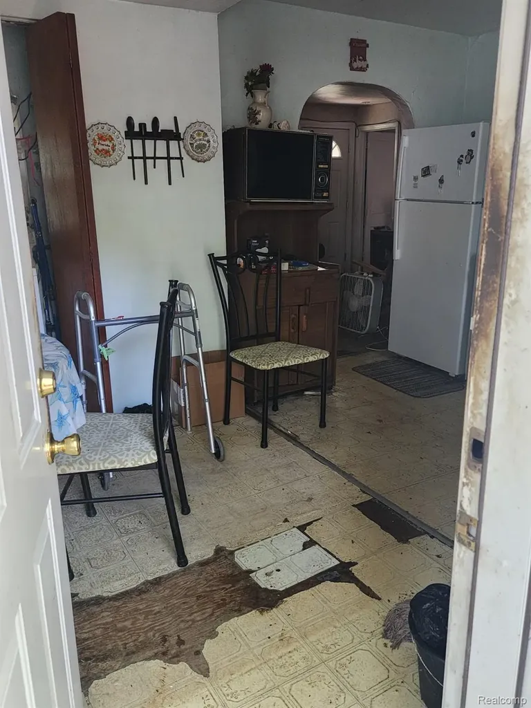 5736 Graves Street Waterford Charter Township MI 48327