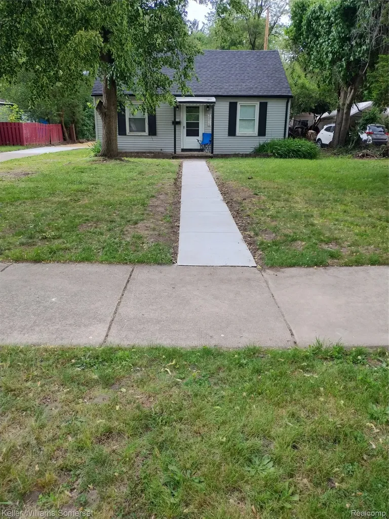 20015 Five Points Street Redford Charter Township MI 48240