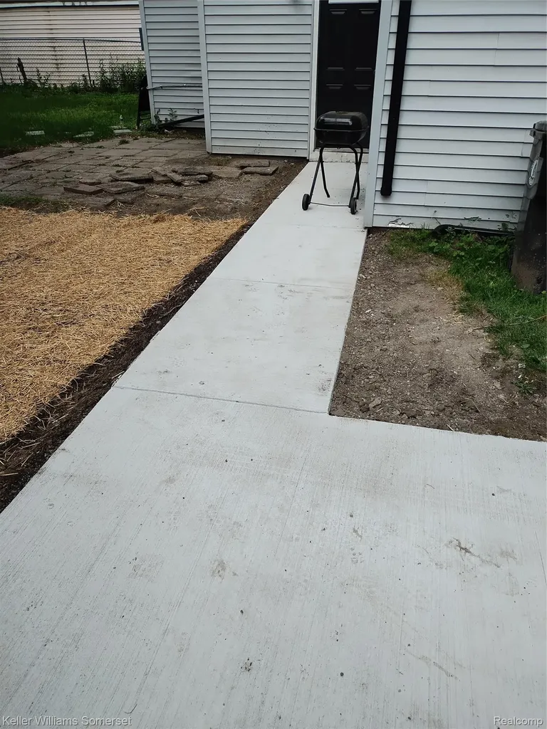 20015 Five Points Street Redford Charter Township MI 48240