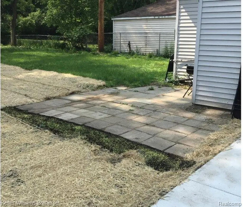 20015 Five Points Street Redford Charter Township MI 48240