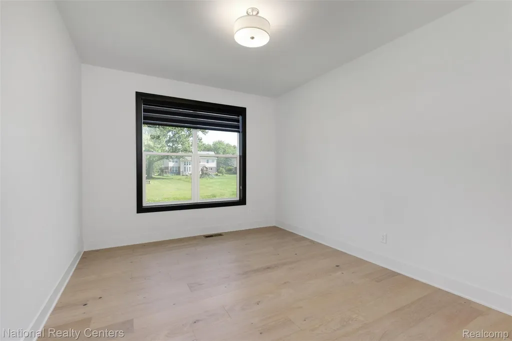 1283 Bloomingdale Drive Troy City MI 48085