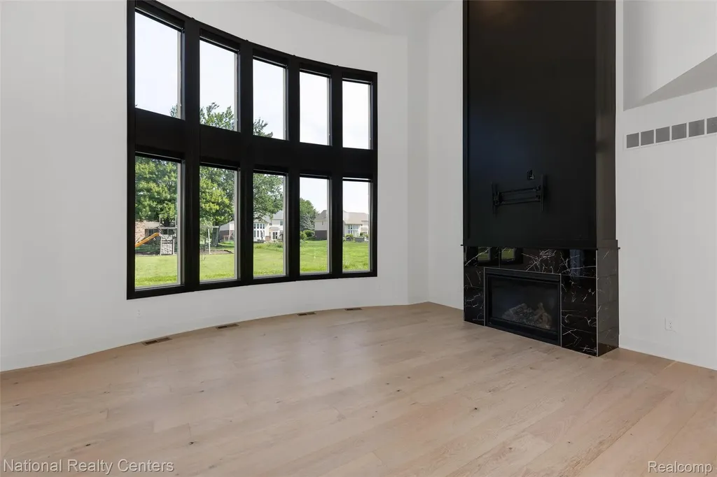 1283 Bloomingdale Drive Troy City MI 48085