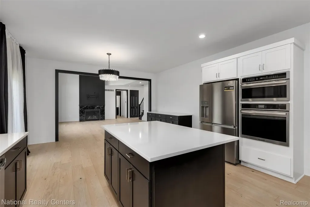 1283 Bloomingdale Drive Troy City MI 48085