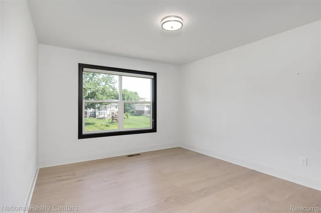 1283 Bloomingdale Drive Troy City MI 48085
