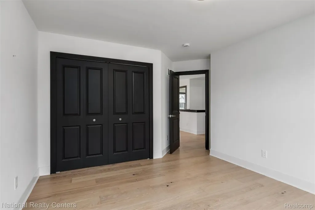 1283 Bloomingdale Drive Troy City MI 48085