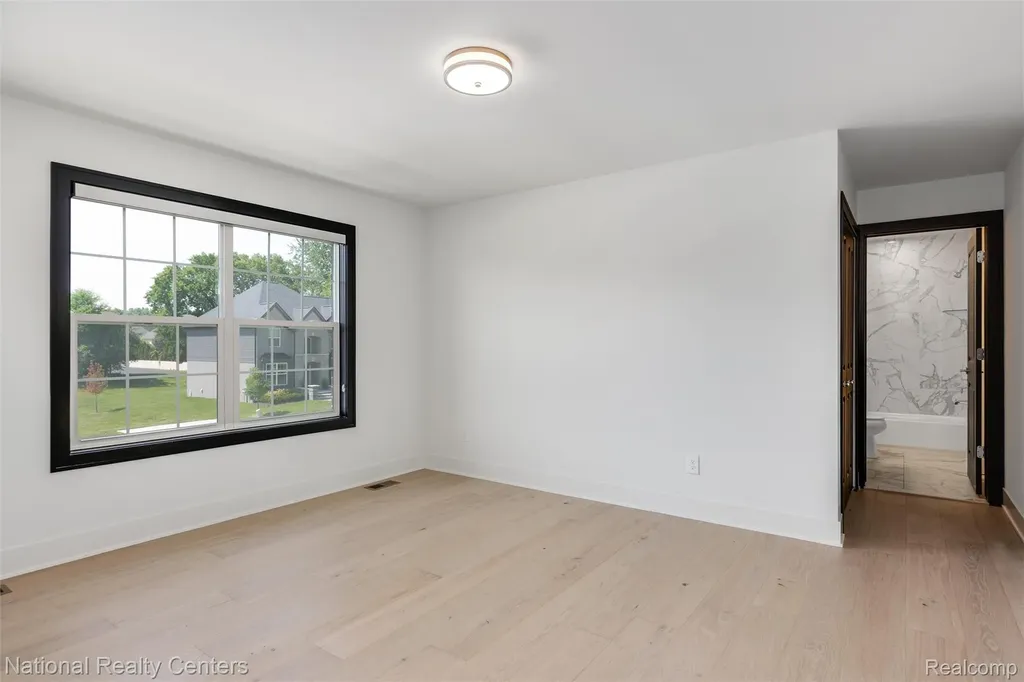 1283 Bloomingdale Drive Troy City MI 48085