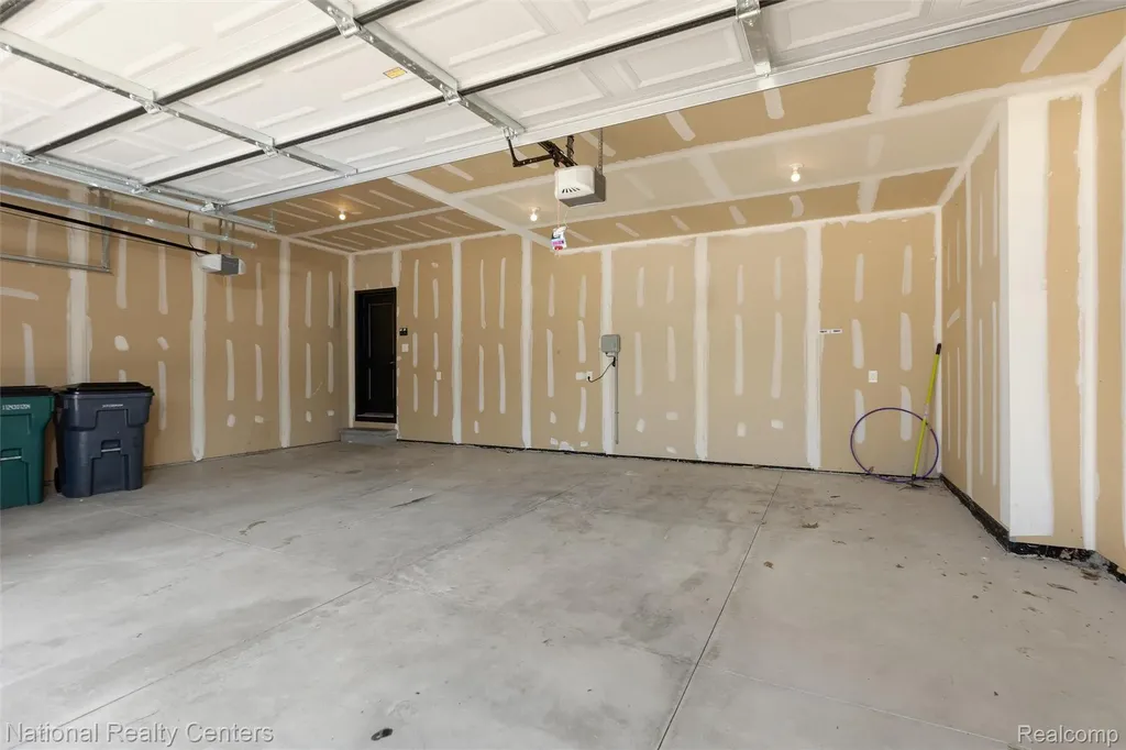1283 Bloomingdale Drive Troy City MI 48085