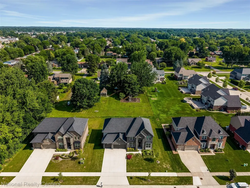 1283 Bloomingdale Drive Troy City MI 48085
