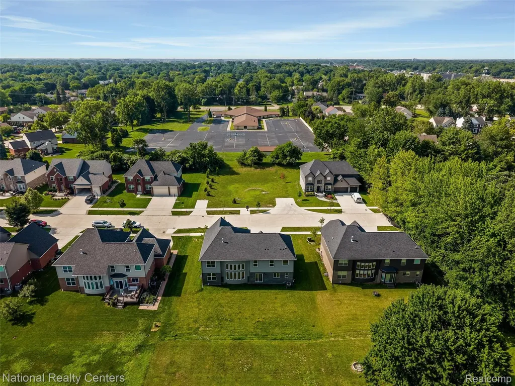 1283 Bloomingdale Drive Troy City MI 48085