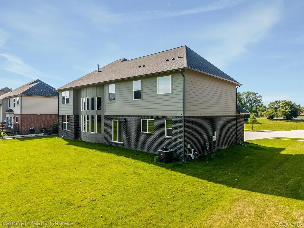 1283 Bloomingdale Drive Troy City MI 48085