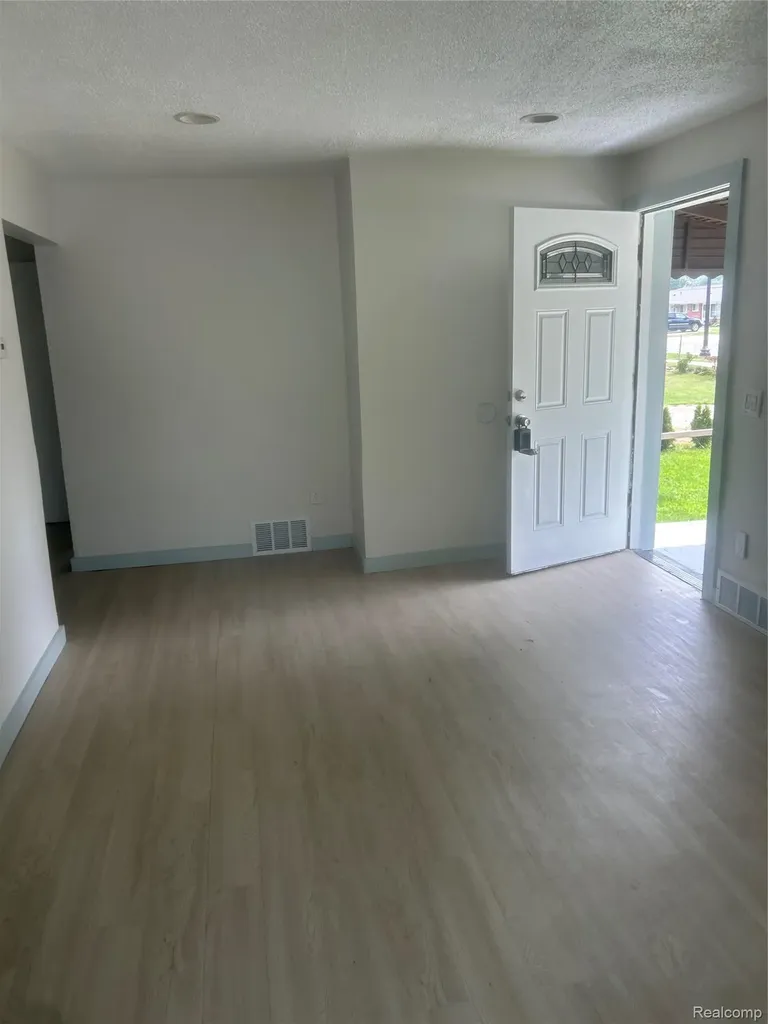 552 N Harris Road Ypsilanti City MI 48198