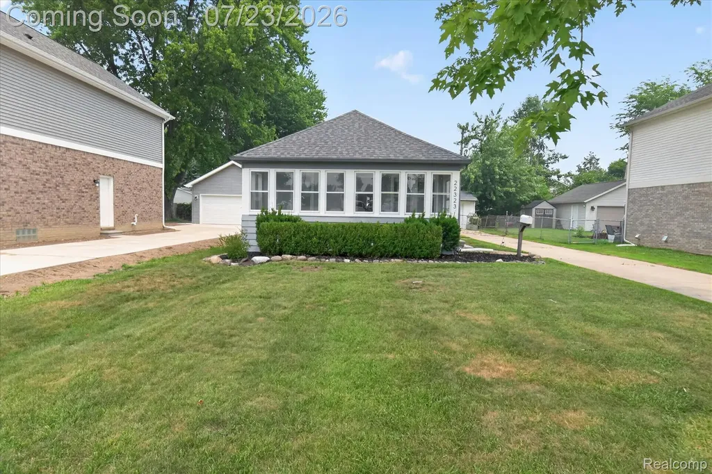 22323 Ridgeway Street St. Clair Shores City MI 48080
