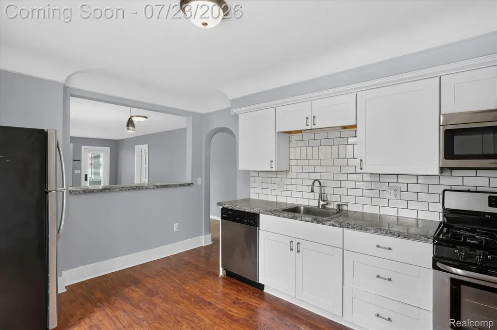 22323 Ridgeway Street St. Clair Shores City MI 48080
