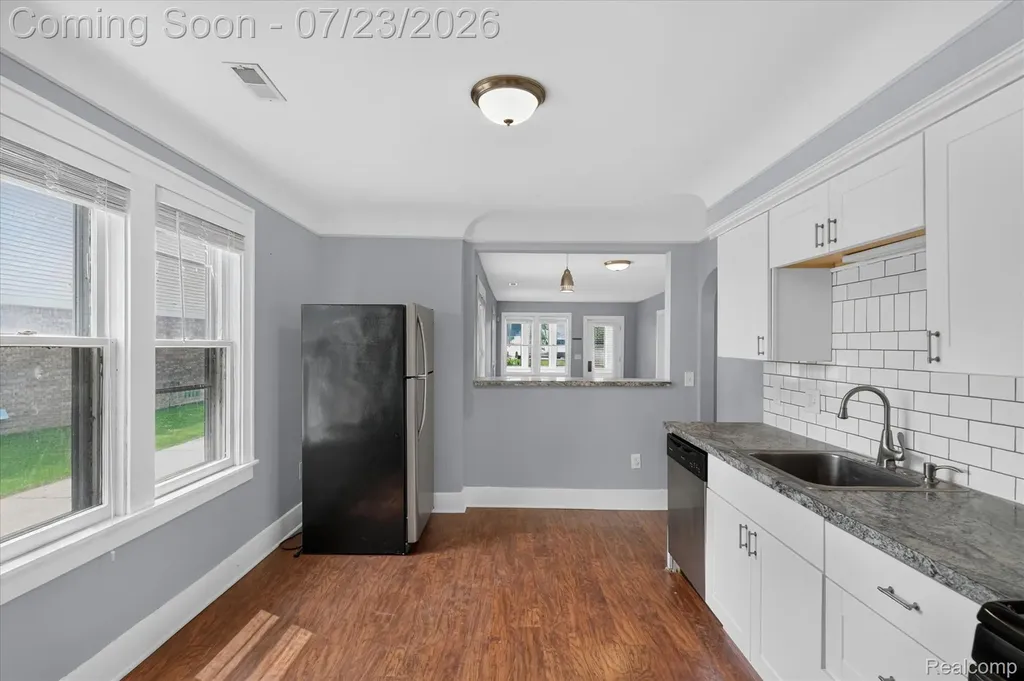 22323 Ridgeway Street St. Clair Shores City MI 48080