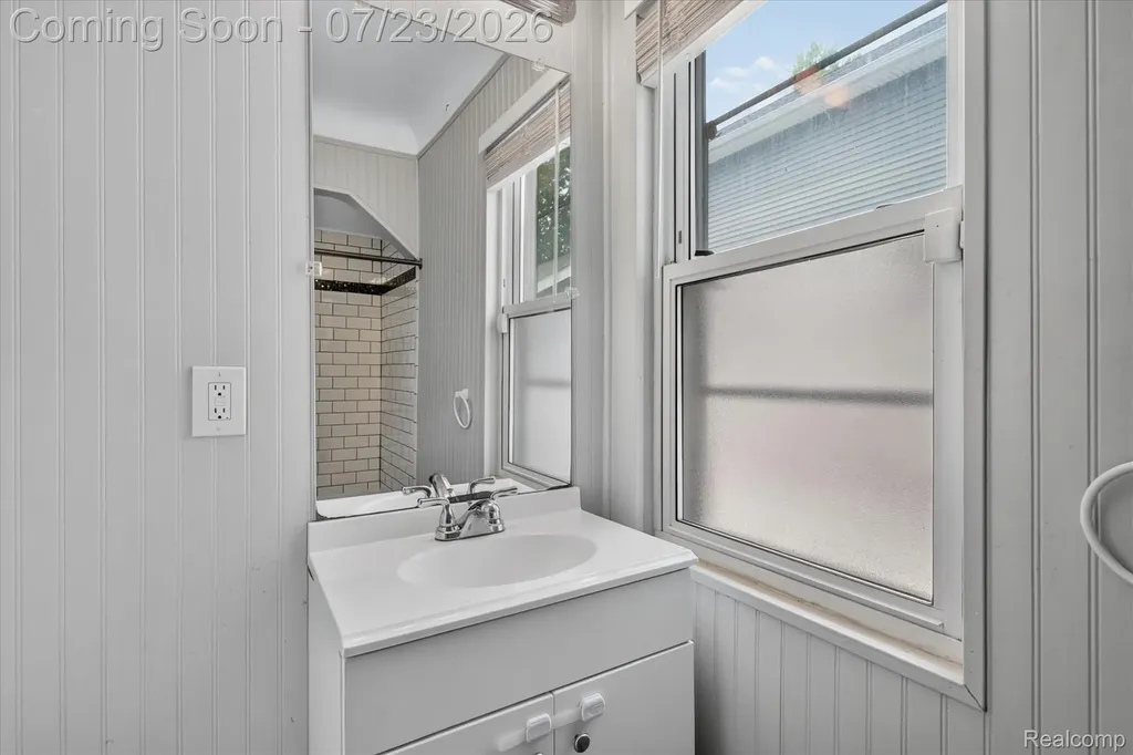 22323 Ridgeway Street St. Clair Shores City MI 48080