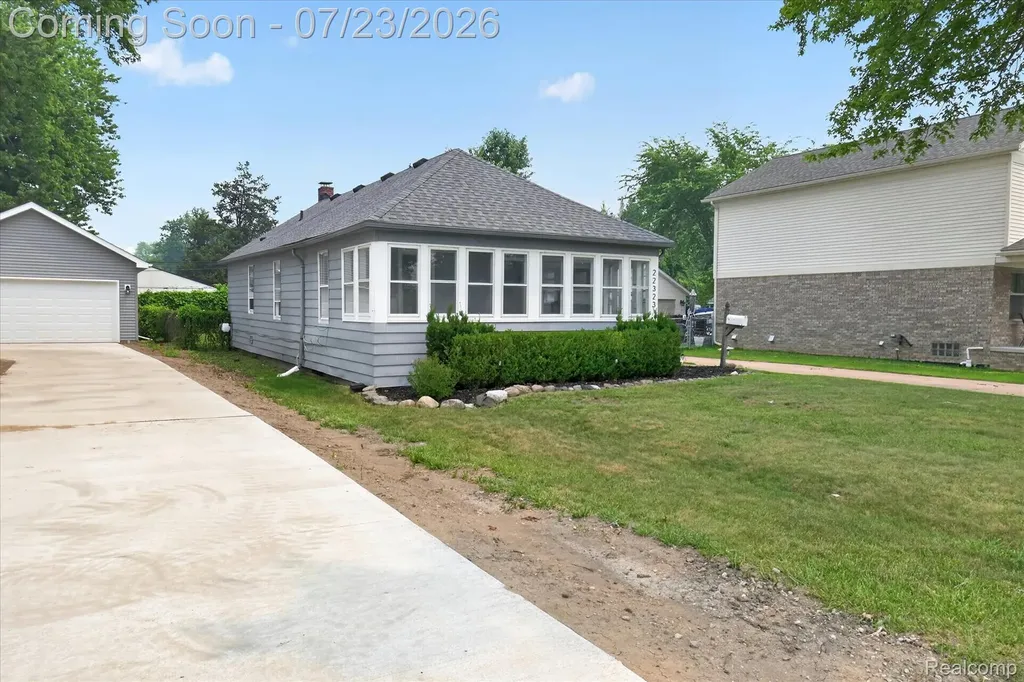 22323 Ridgeway Street St. Clair Shores City MI 48080