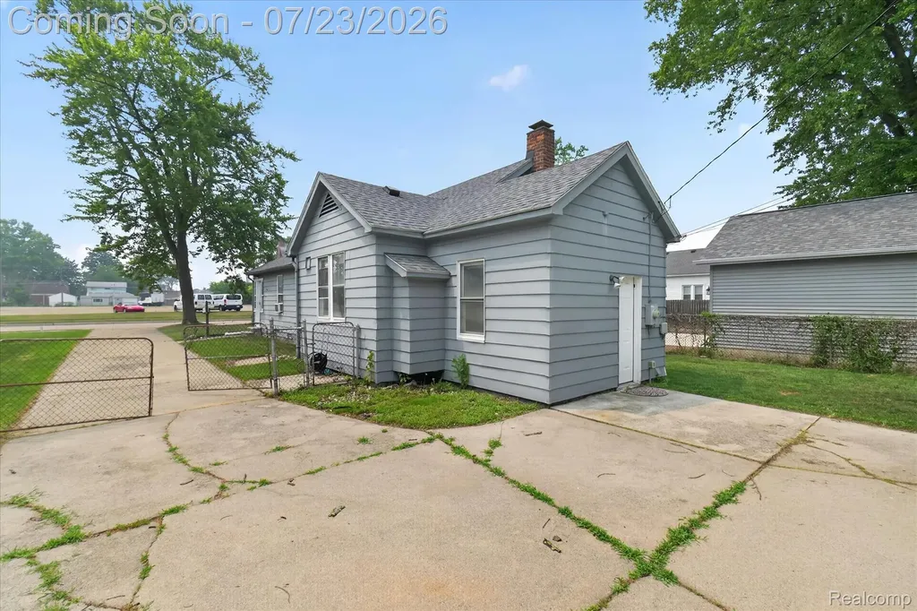 22323 Ridgeway Street St. Clair Shores City MI 48080