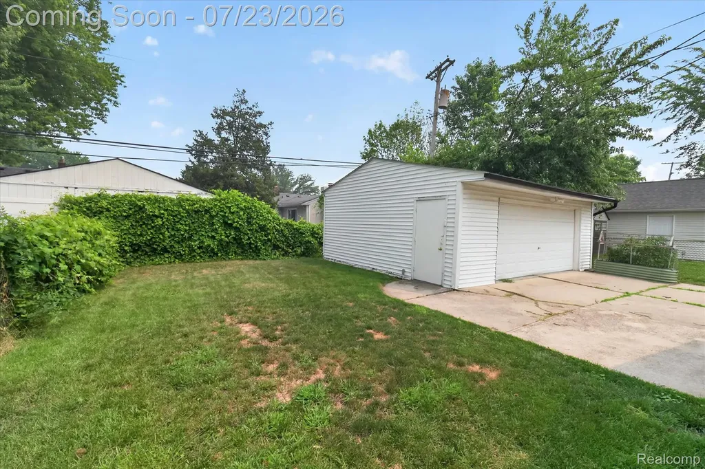 22323 Ridgeway Street St. Clair Shores City MI 48080