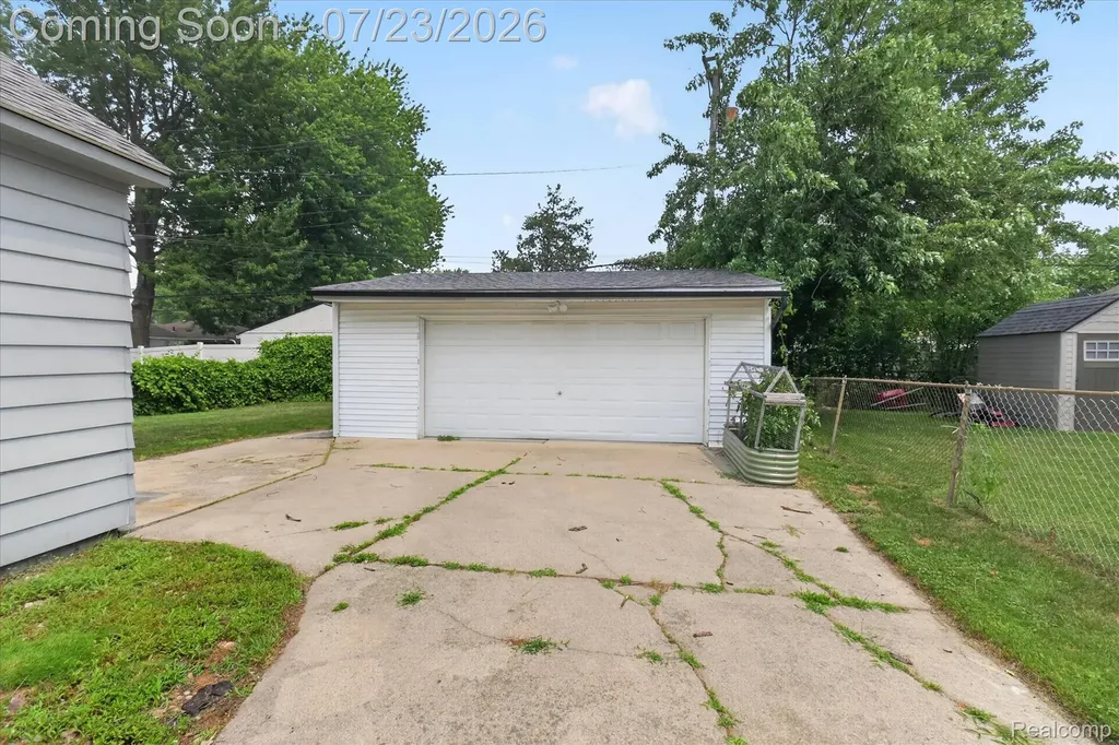 22323 Ridgeway Street St. Clair Shores City MI 48080