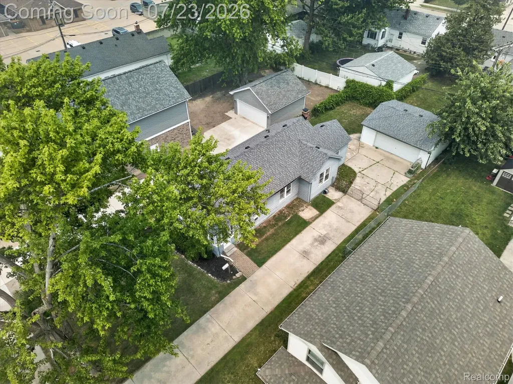 22323 Ridgeway Street St. Clair Shores City MI 48080