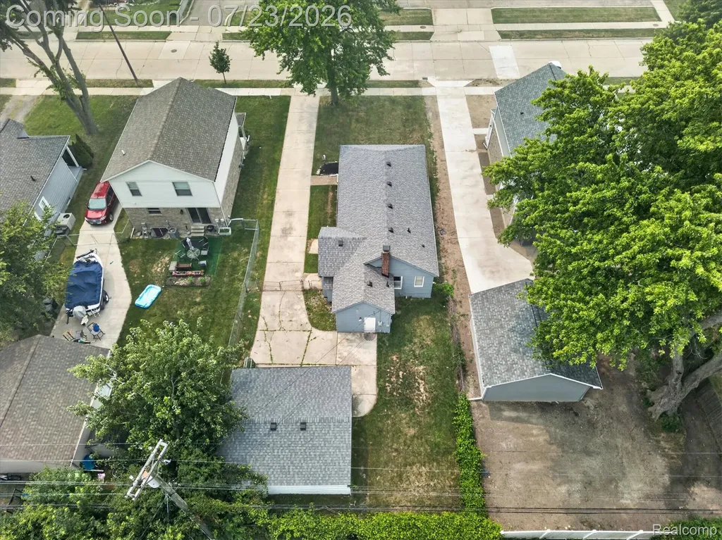 22323 Ridgeway Street St. Clair Shores City MI 48080