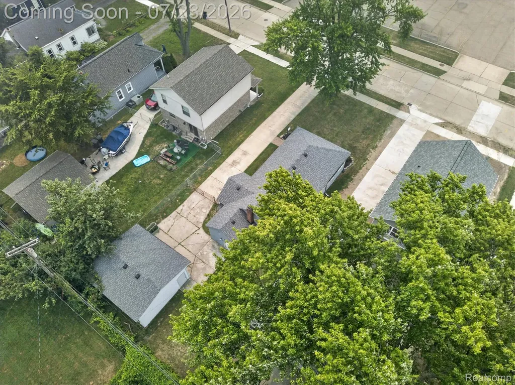 22323 Ridgeway Street St. Clair Shores City MI 48080