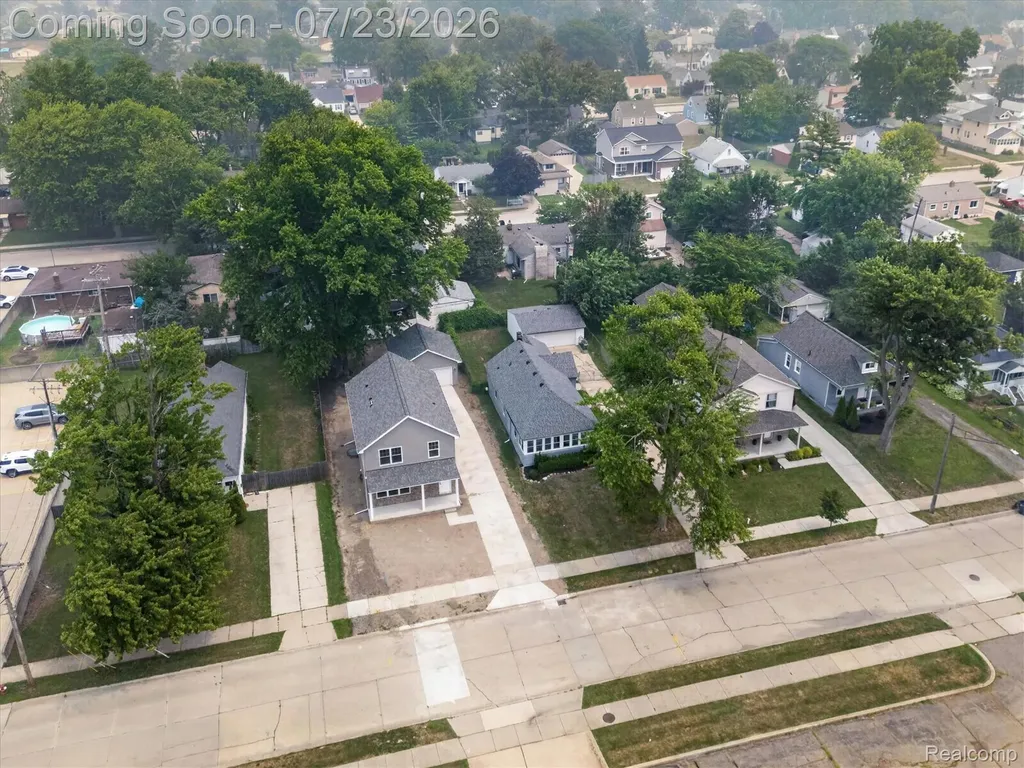 22323 Ridgeway Street St. Clair Shores City MI 48080