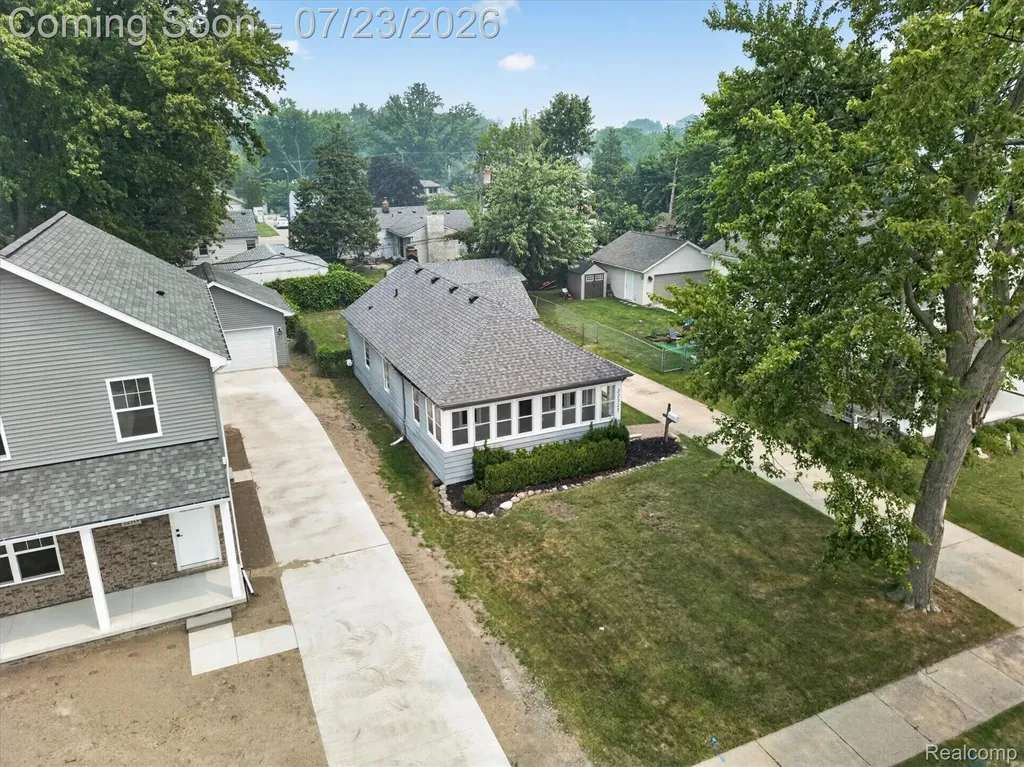 22323 Ridgeway Street St. Clair Shores City MI 48080