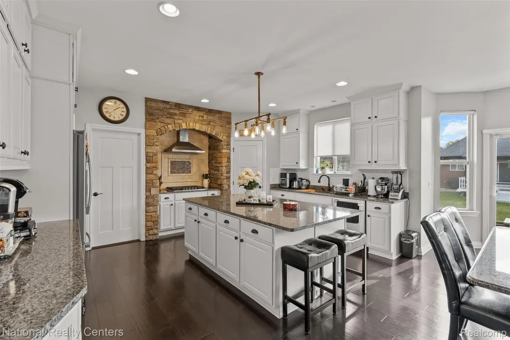 17632 Goldeneye Drive Clinton Charter Township MI 48038