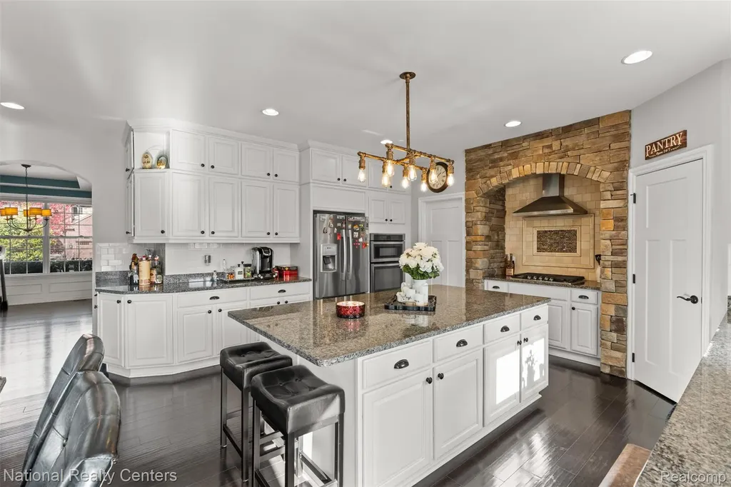 17632 Goldeneye Drive Clinton Charter Township MI 48038