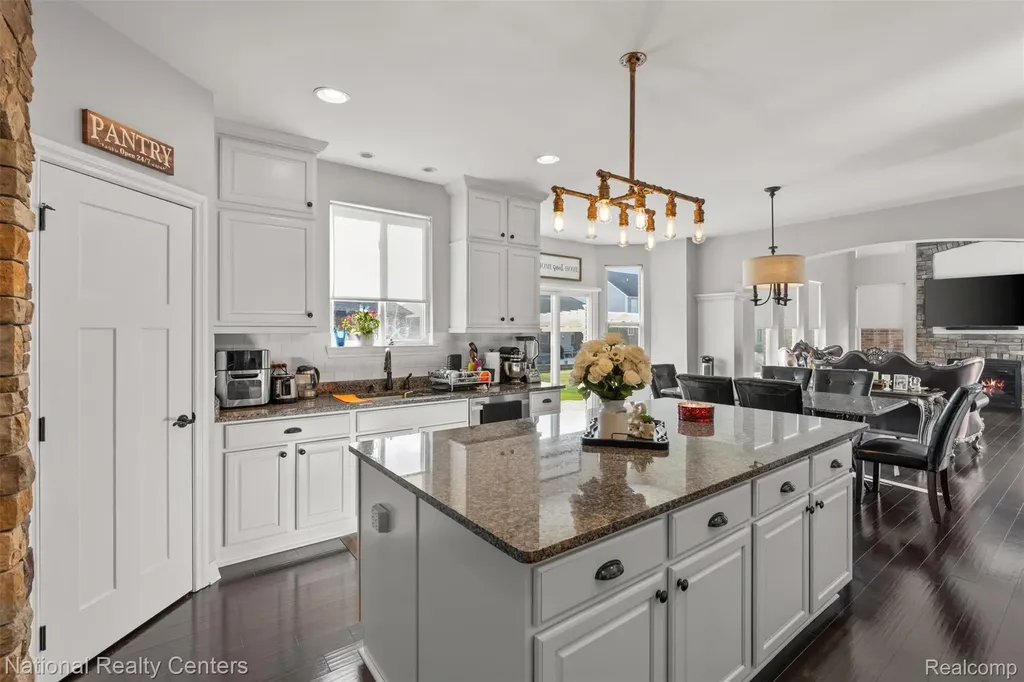 17632 Goldeneye Drive Clinton Charter Township MI 48038