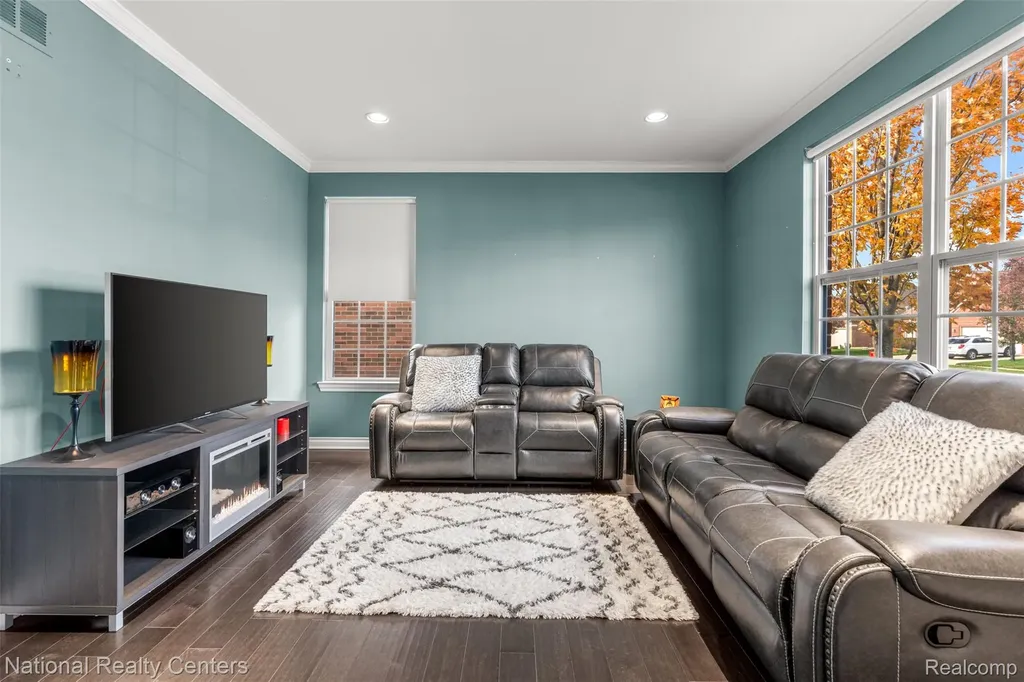 17632 Goldeneye Drive Clinton Charter Township MI 48038