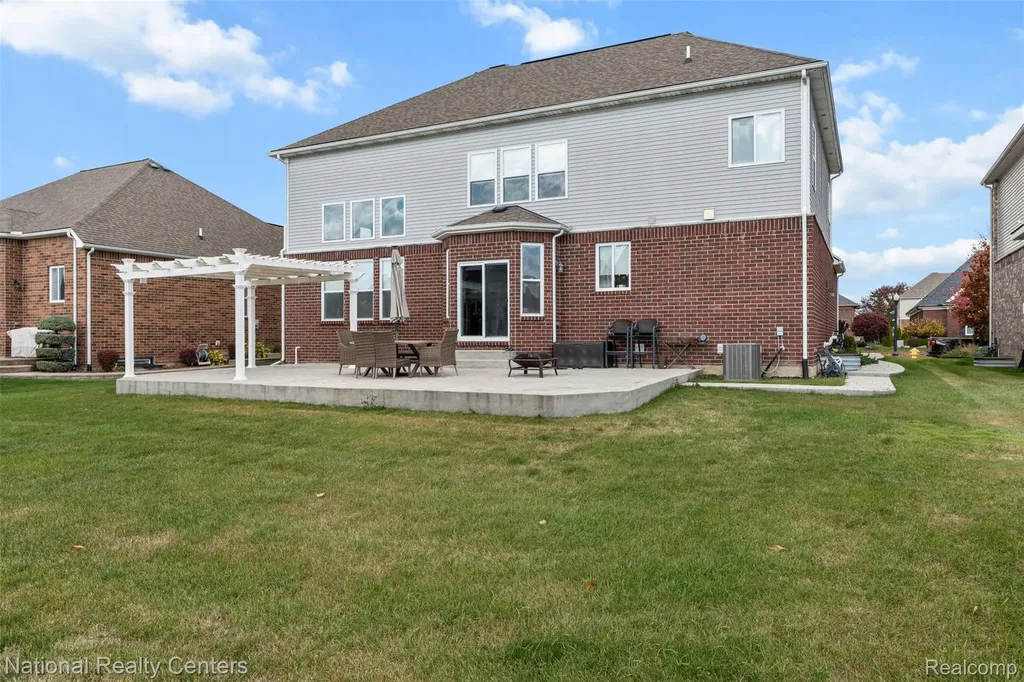 17632 Goldeneye Drive Clinton Charter Township MI 48038