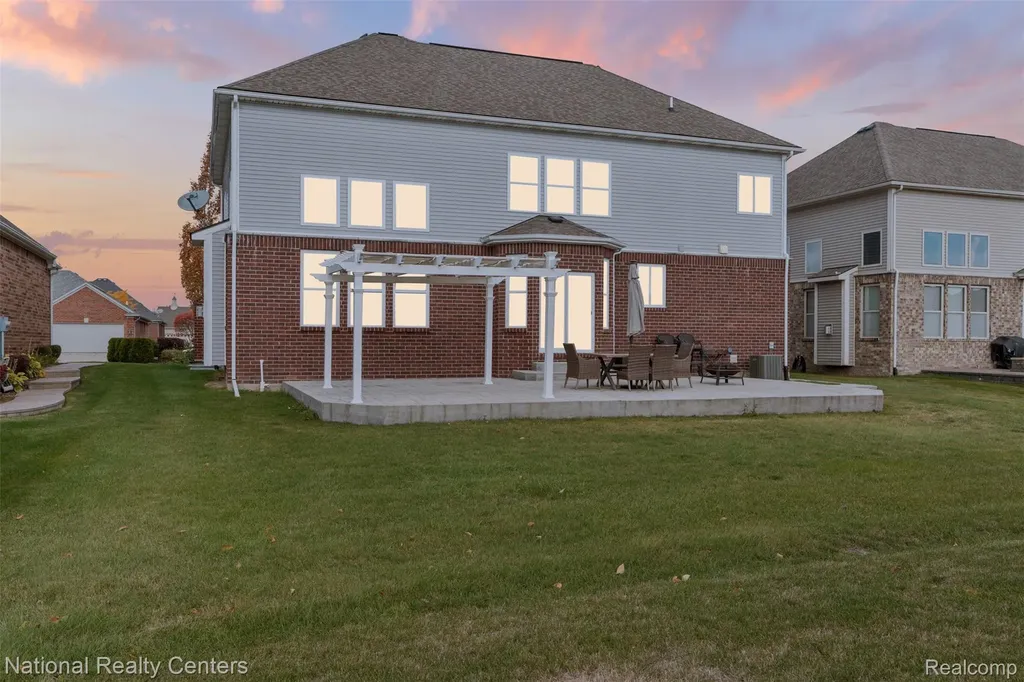 17632 Goldeneye Drive Clinton Charter Township MI 48038