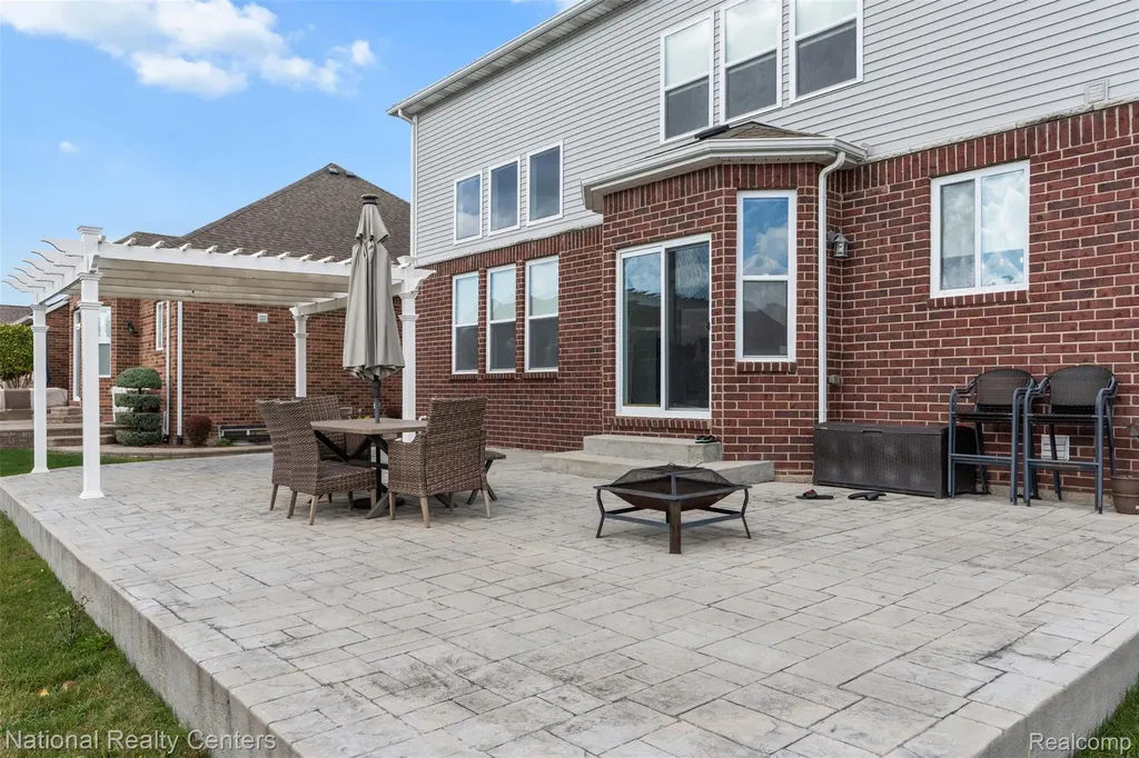 17632 Goldeneye Drive Clinton Charter Township MI 48038