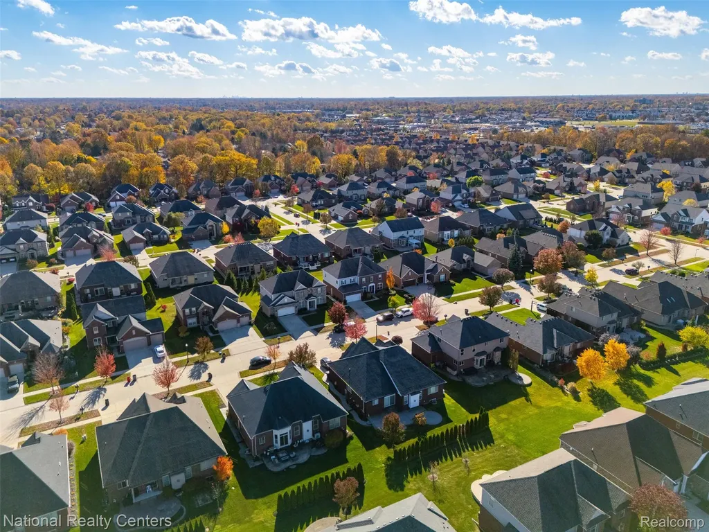 17632 Goldeneye Drive Clinton Charter Township MI 48038